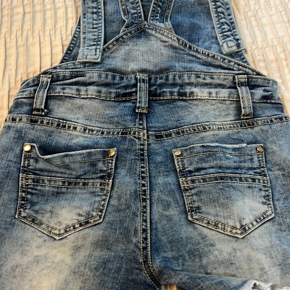 ❗️BUNDLE SALE 4 for $20 - NWOT Girls Jeans Overall Shorts - Picture 7 of 10